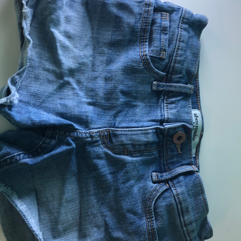 CHILDREN’S JEAN SHORTS 9/10 GREAT CONDITION